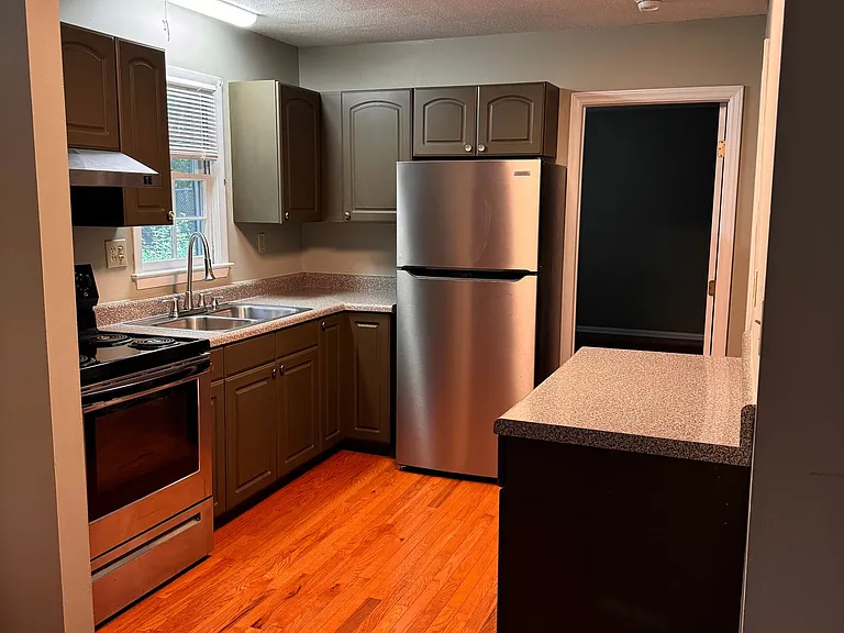 Adorable 1 Bed 1 Bath Apartment with hardwood floors! Washer/Dryer included! — Photo 13
