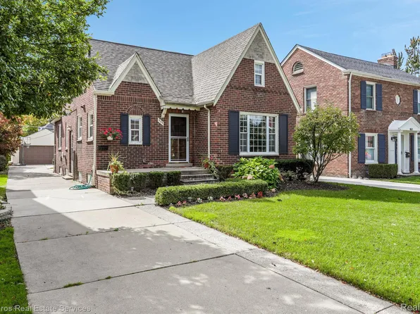 459 Belanger St, Grosse Pointe Farms, MI 48236