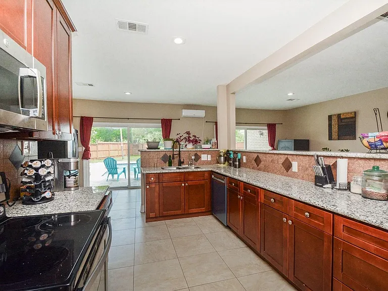 1402 Chestnut Ridge Rd — Photo 21
