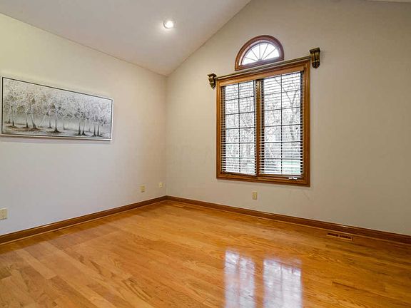 3rd image of 161 Charterhouse Ct