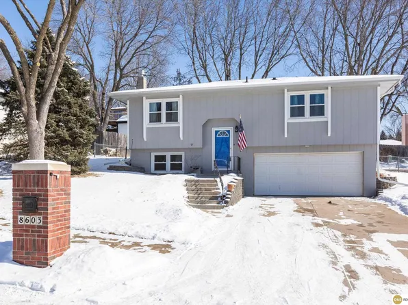 8603 S 46th St, Bellevue, NE 68157