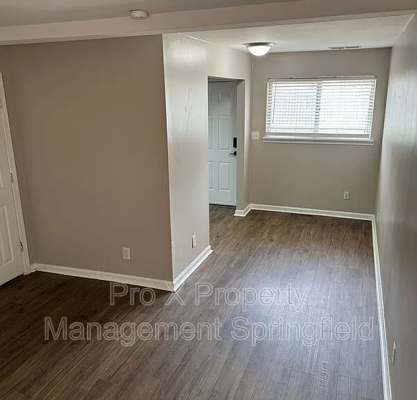 2929 E University St #6 — Photo 2