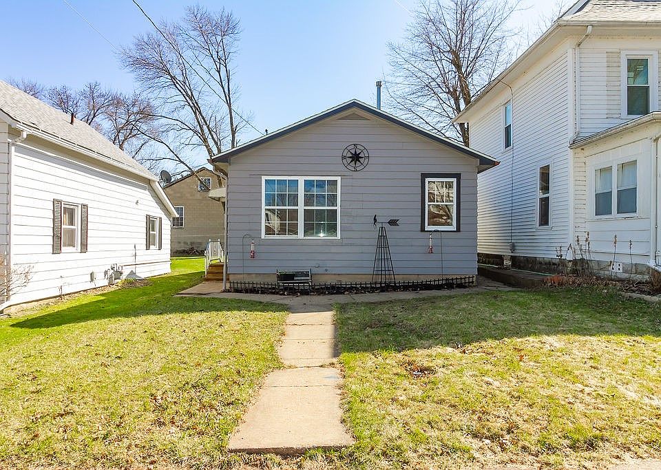 213 Market St, Coggon, IA 52218 Zillow