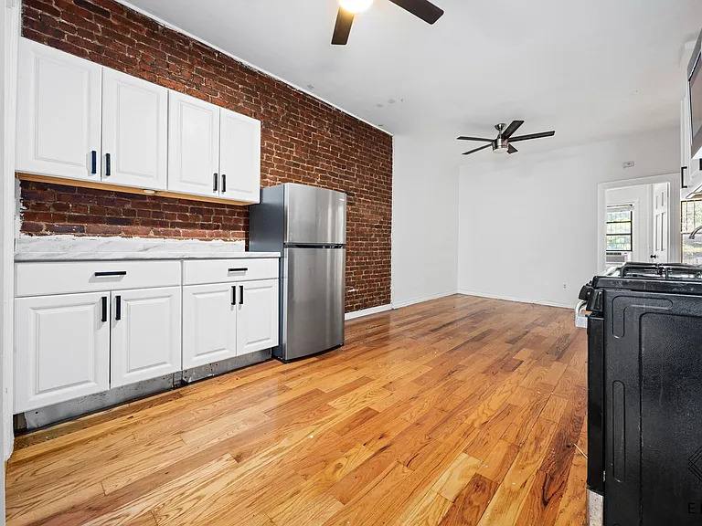 505 De Kalb Ave #2B — Photo 2