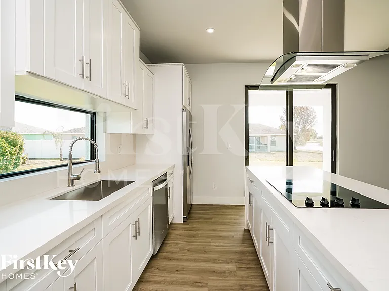1131 NE 2nd Place Cpe — Photo 6