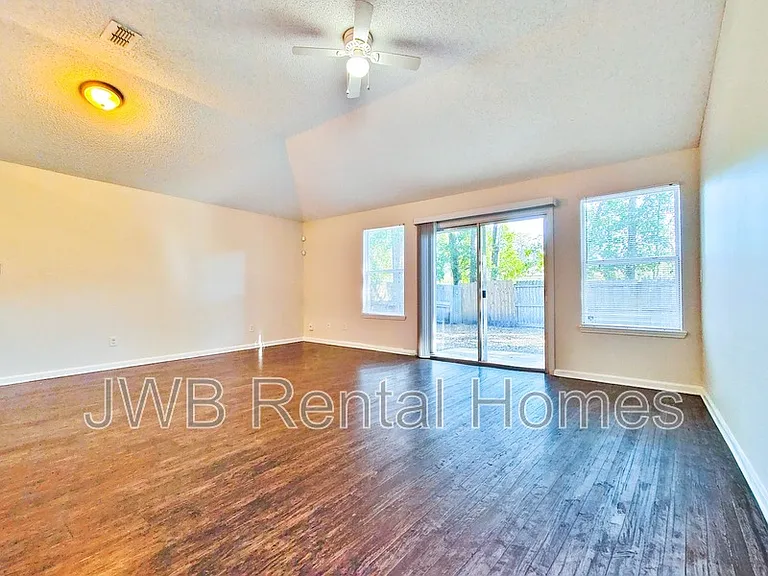 5861 Liska Dr — Photo 6