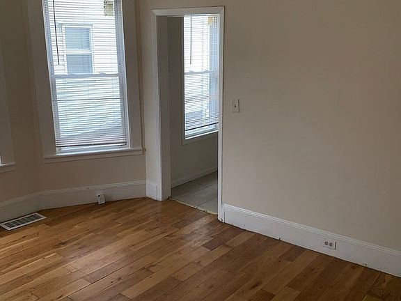 3rd image of 465 Wood Ave 1st Fl 6885945