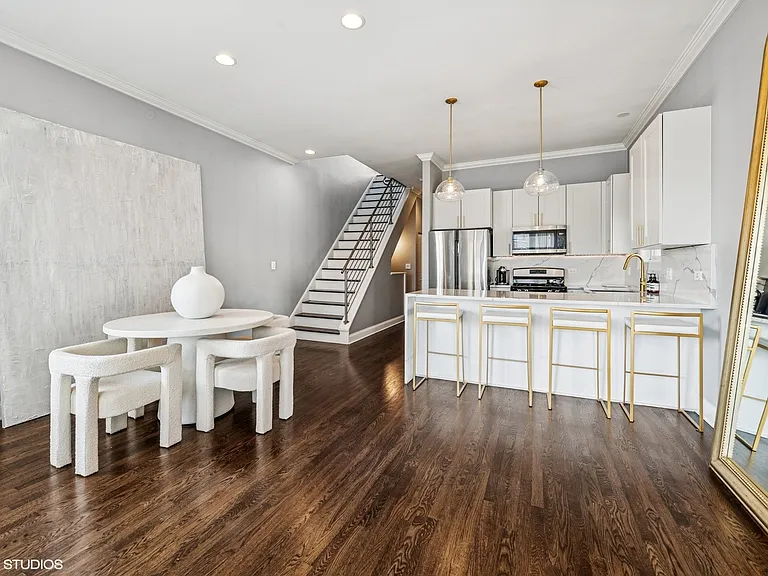2440 W Cortez St #3 — Photo 8