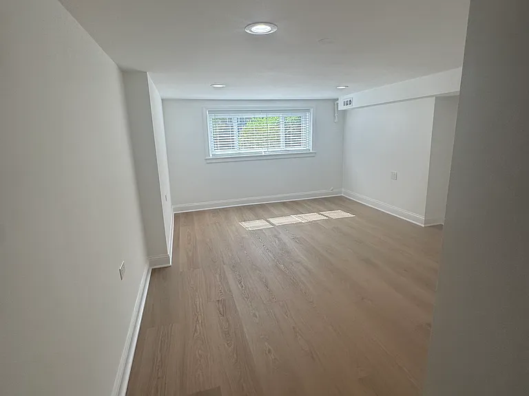 3719 N Sawyer Ave #B — Photo 5