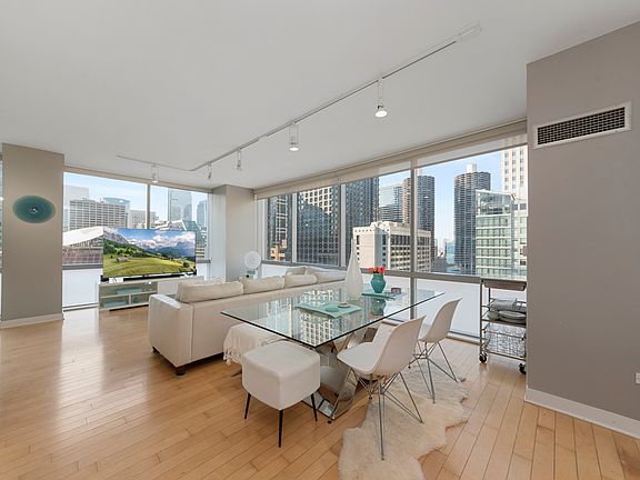 4th image of 8 E Randolph St Unit 1905