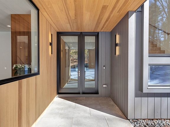 5th image of 363 College Rd