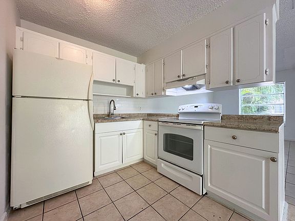 5th image of 4800 Serafica Dr #4794