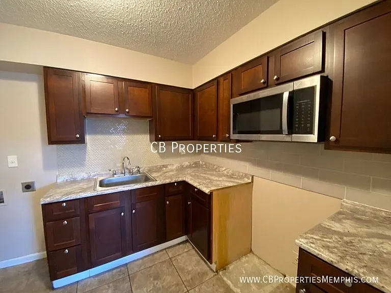 1317 Halcomb Ln — Photo 4