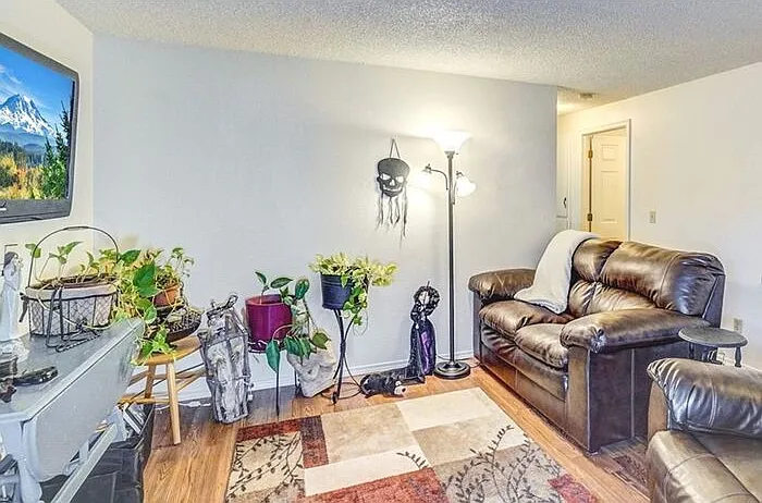 503 17th St SE — Photo 2