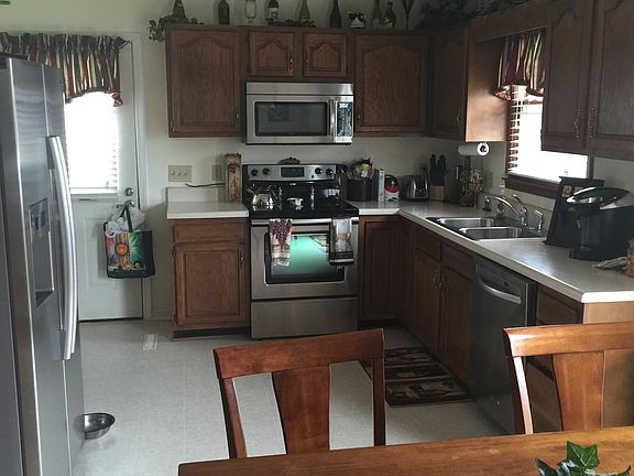 3rd image of 752 Beech St
