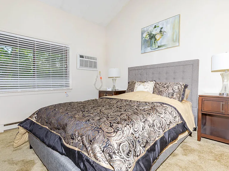 Saratoga Place — Photo 35
