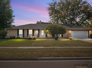 540 Fairway Ln, Sycamore, IL 60178