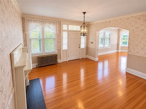 5th image of 210 Washington Ave