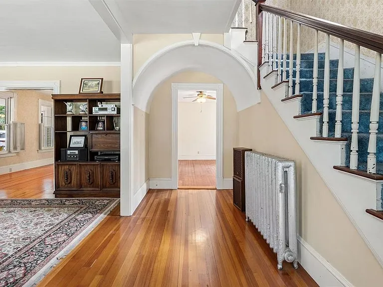 20 Stark Ave — Photo 5
