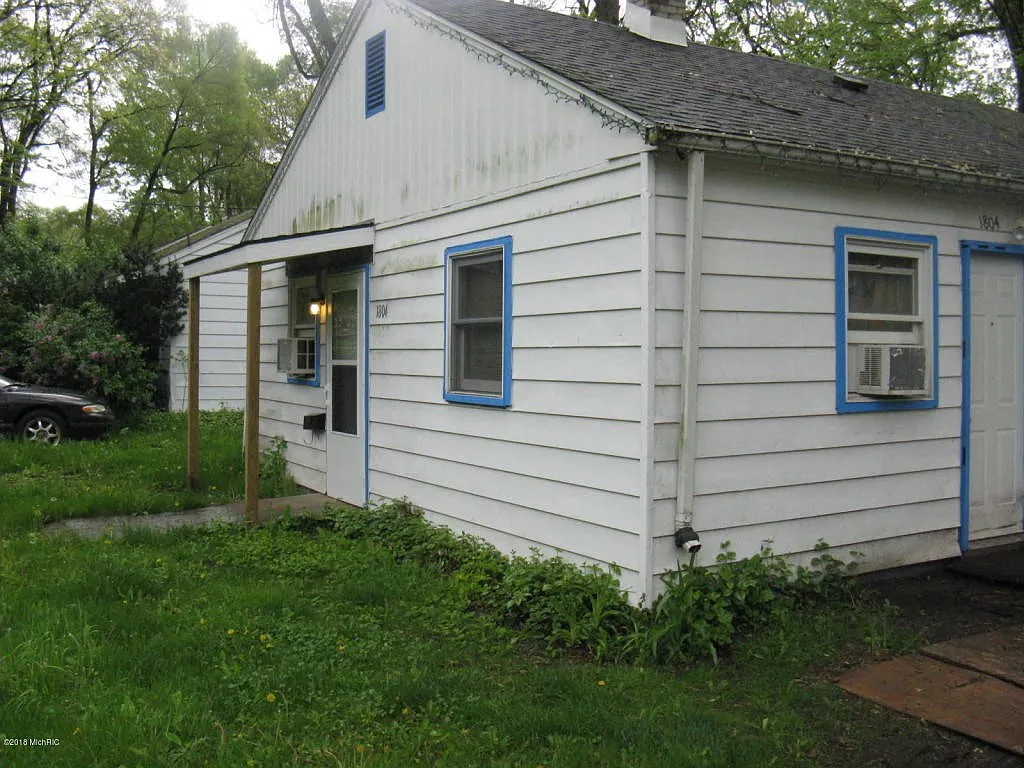 1804 Elder St photo 1