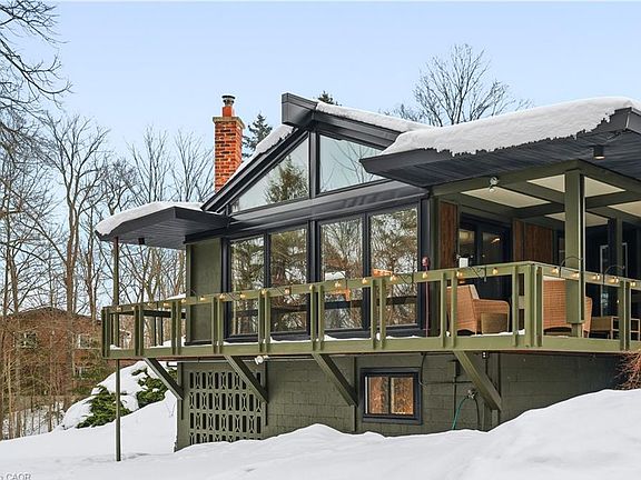 3rd image of 2510 Britannia Rd