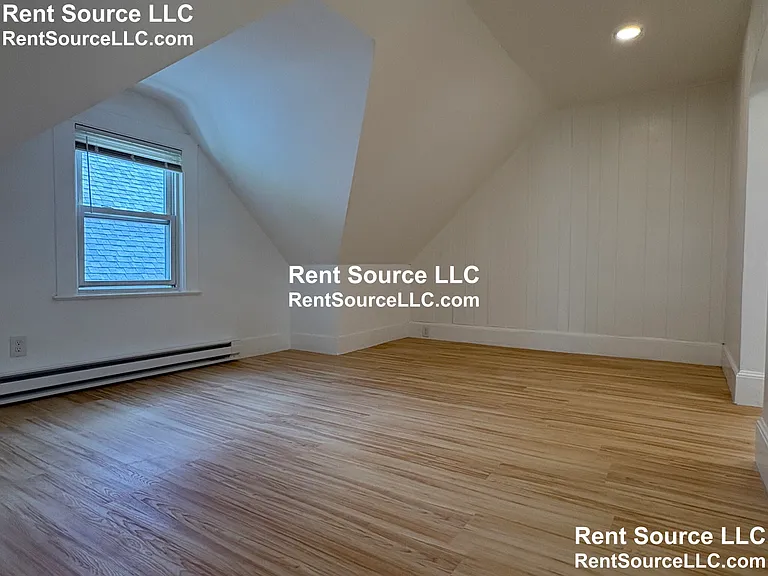 9-11 Knapp St #3 — Photo 12