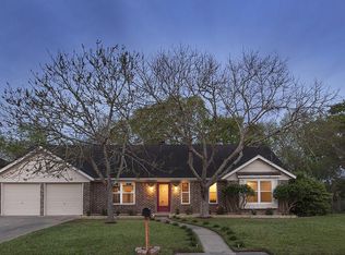 5466 Appleblossom Ln, Friendswood, TX 77546