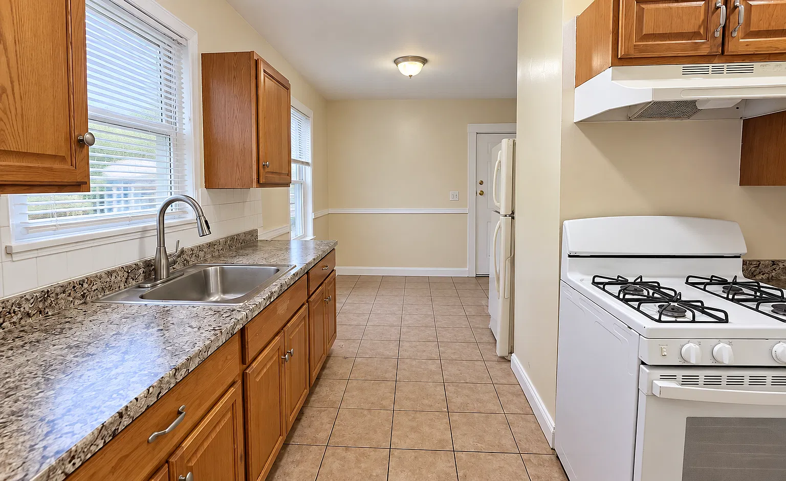 4 bed, 1099 sqft, $3,400 — Photo 1
