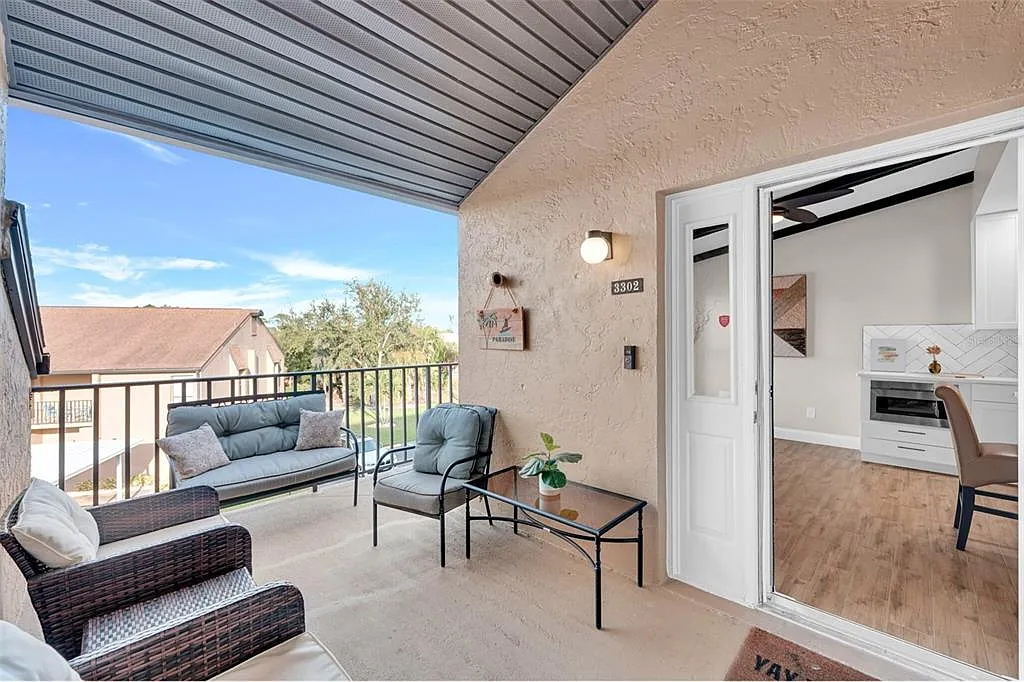 2 bed, 2.0 bath, 1050 sqft, $4,500 — Photo 2