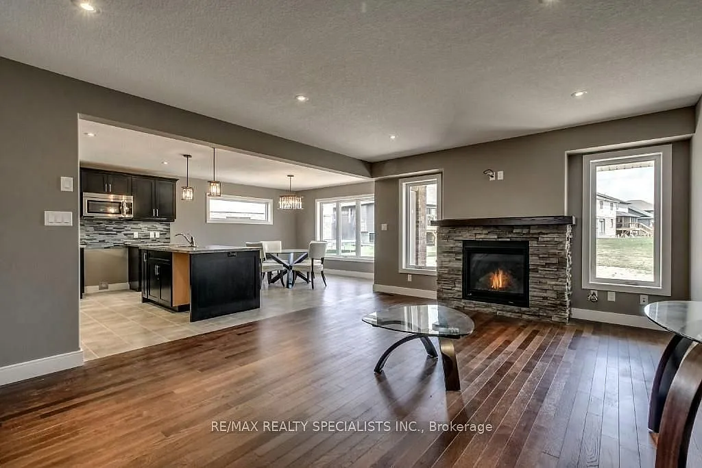 5 bed, $3,100 — Photo 2