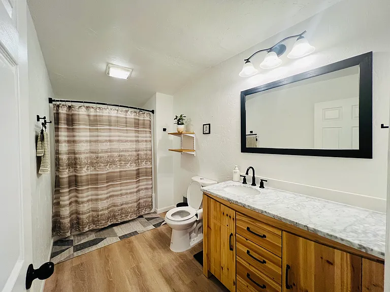 1080 Chateau Dr — Photo 5