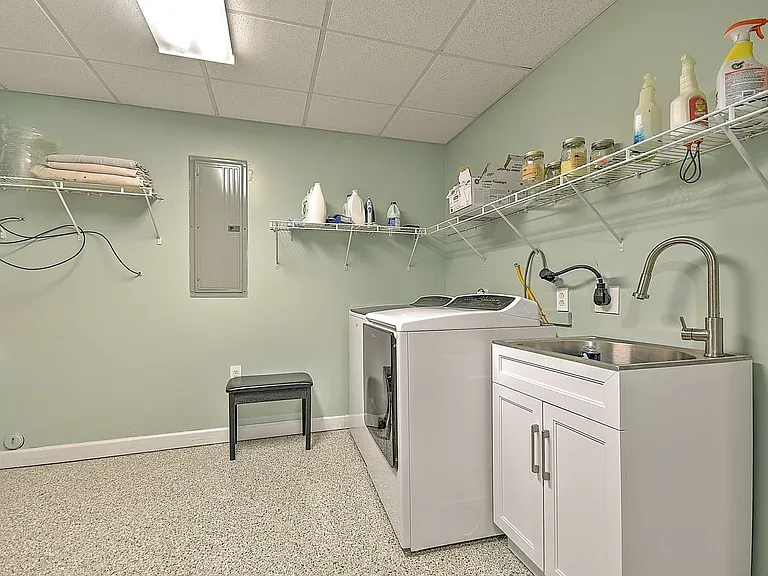 9 Wayland Ct — Photo 39
