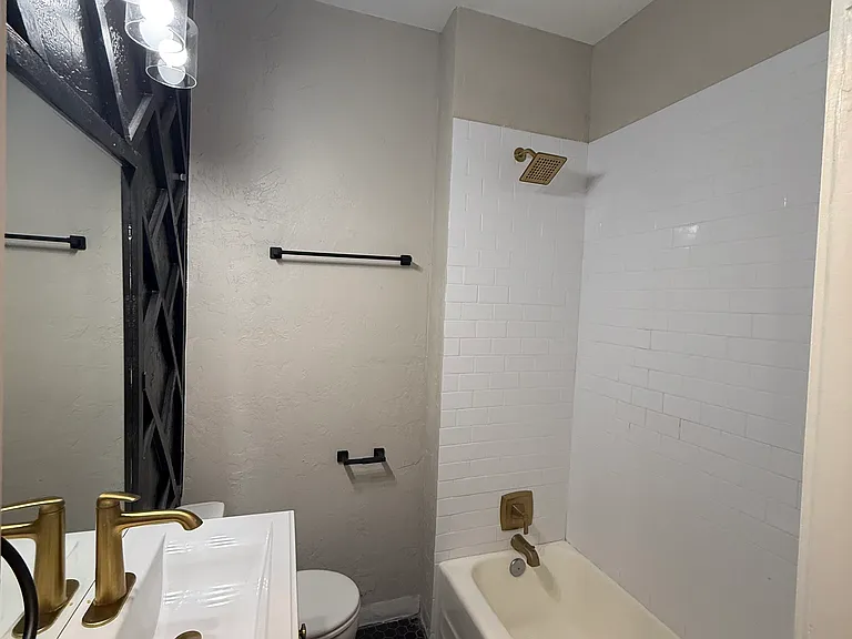 723 W Hill St — Photo 7