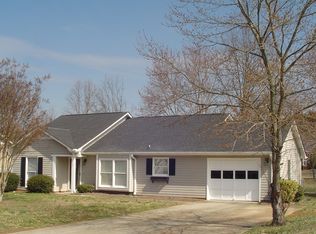 209 Weaver Ln, Simpsonville, SC 29681