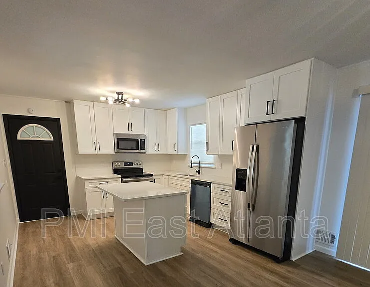 2275 Country Club Ln SW — Photo 3