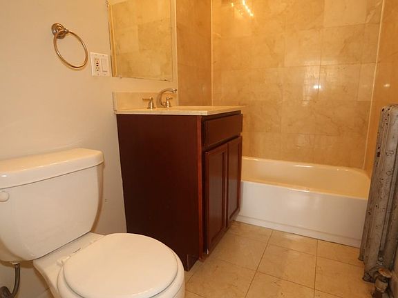 3rd image of 3918 N Pine Grove Ave #Grd