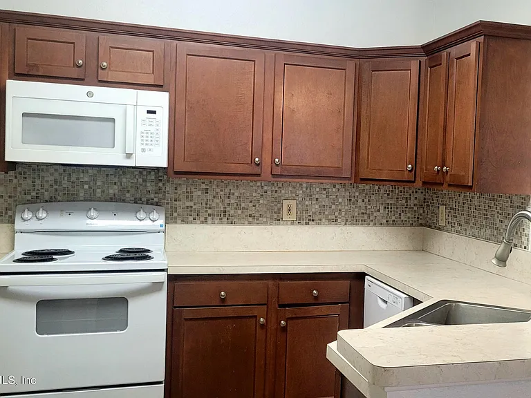 10000 Gate Pkwy N #512 — Photo 8