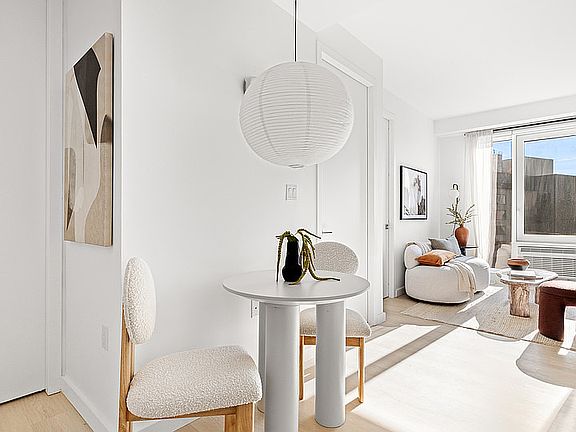 5th image of 150 Lawrence St #1832