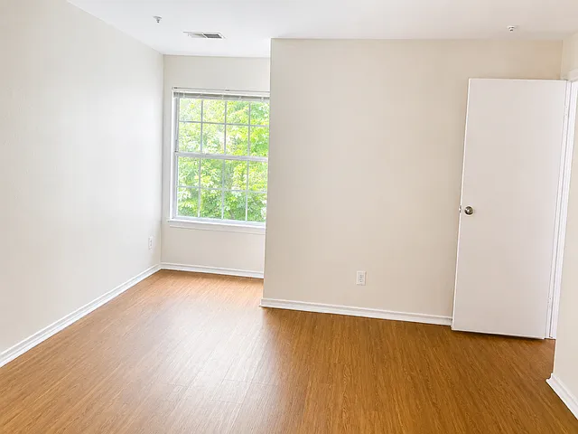 2 bed, 914 sqft, $2,000 — Photo 4