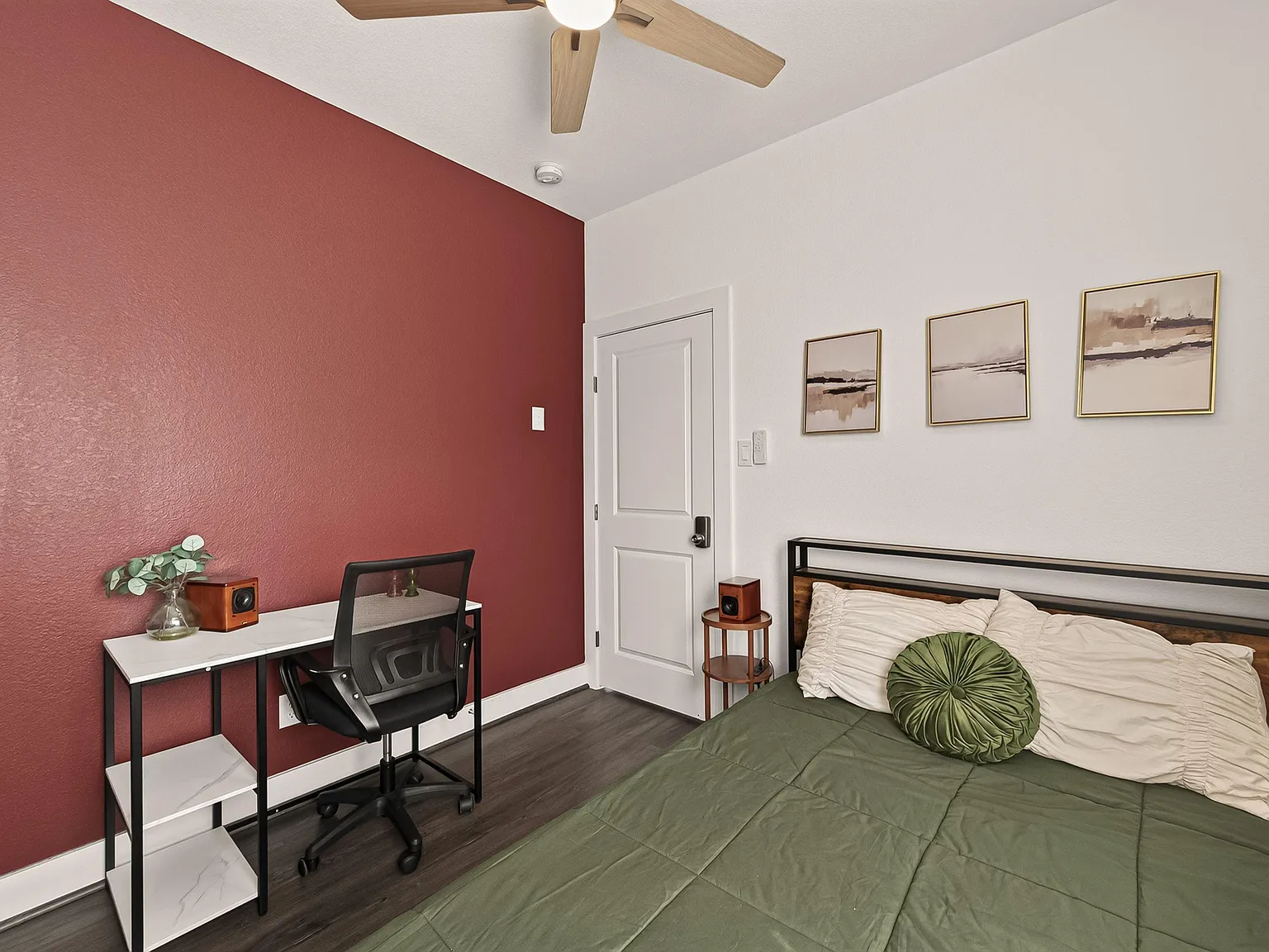4 bed, 10.0 bath, 2414 sqft, $1,118 — Photo 1