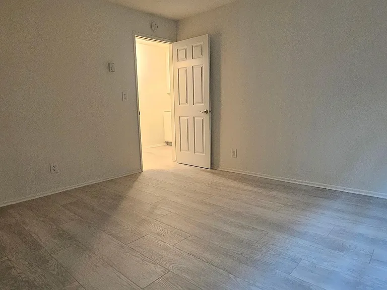 923 5th St #5 — Photo 24