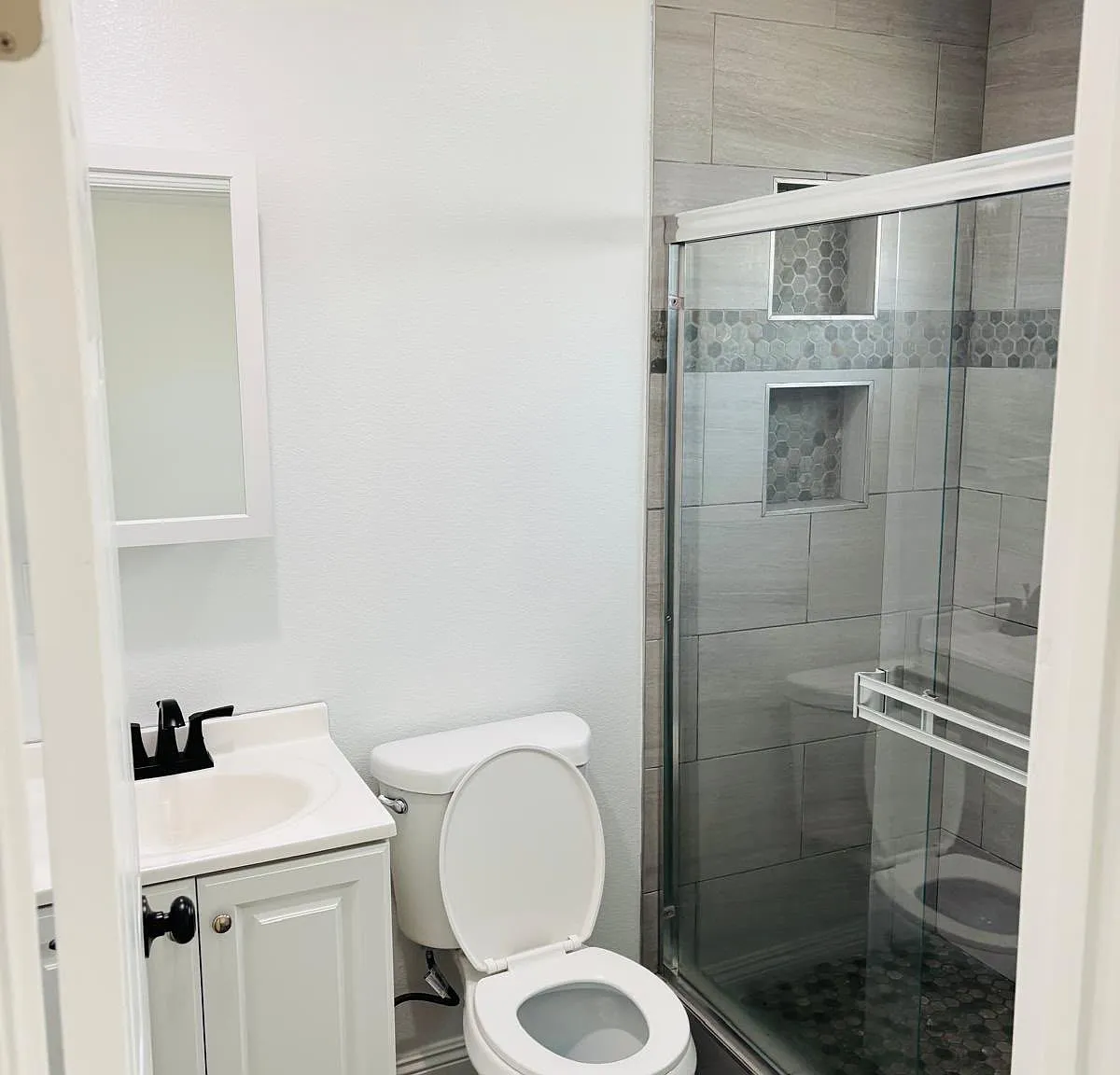 3 bed, 1300 sqft, $3,500 — Photo 3