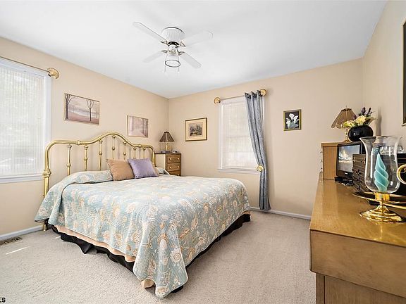 4th image of 31 Hilltop Dr
