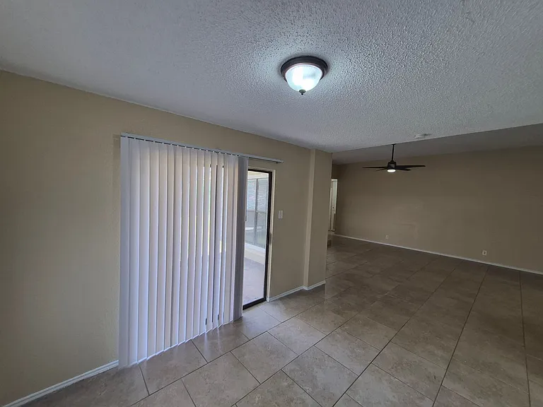 8469 Maple Ridge Dr — Photo 10