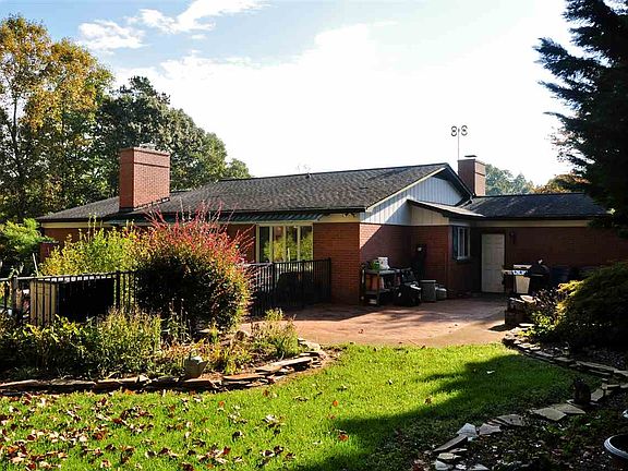 3rd image of 1788 Knolls Dr