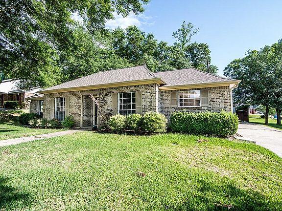 3rd image of 1441 Green Briar Dr