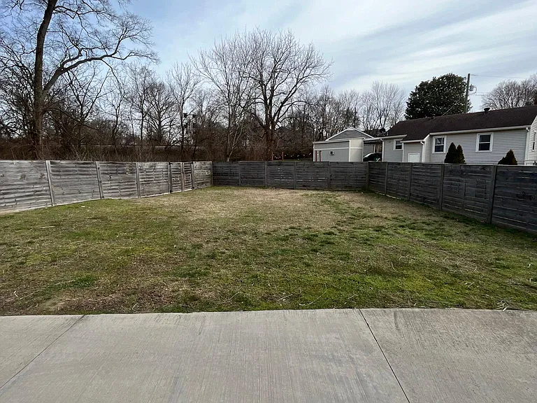 2700 Bronte Ave #B — Photo 21