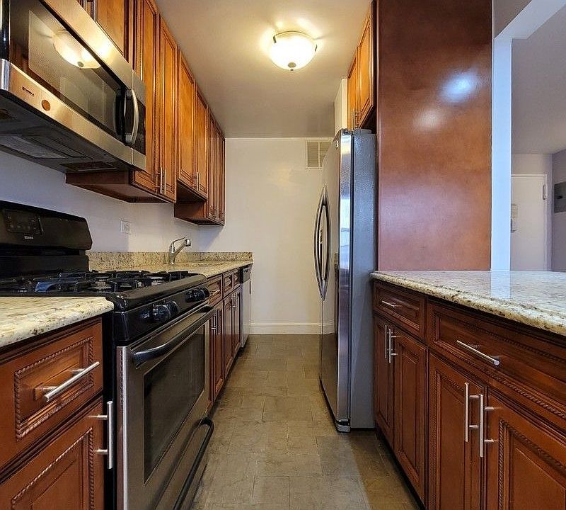 2nd image of 50 W 93rd St APT 4j