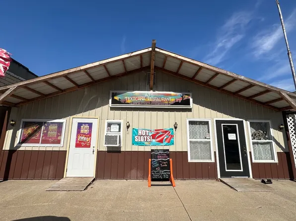 405 Park St, Cisne, IL 62823