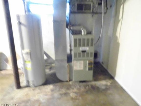4th image of 15320 Parkgrove Ave
